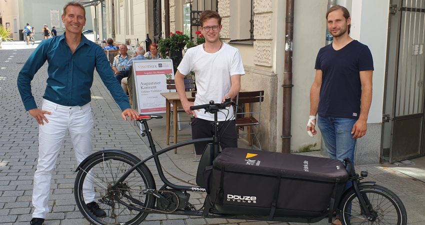 Freuen sich über das Lastenrad-Förderprojekt in Passau: MdL Dr. Markus Büchler, Kreisvorsitzender Matti Weigl und MdL Toni Schuberl