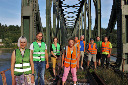 Grüne für Fuß- und Radweg entlang der Kräutelsteinbrücke