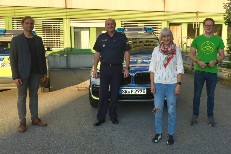 Grüner Besuch bei der Polizeiinspektion Passau